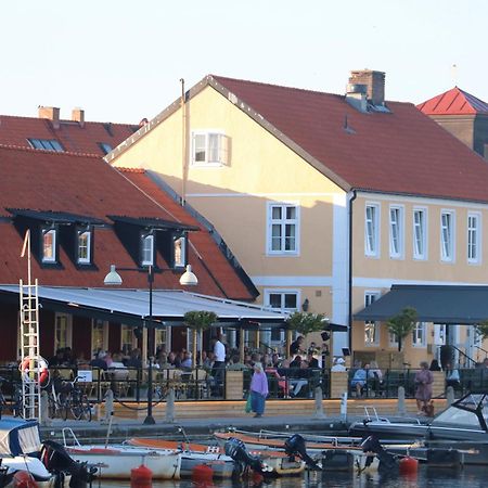 Ahus Gaestgivaregard Exterior foto