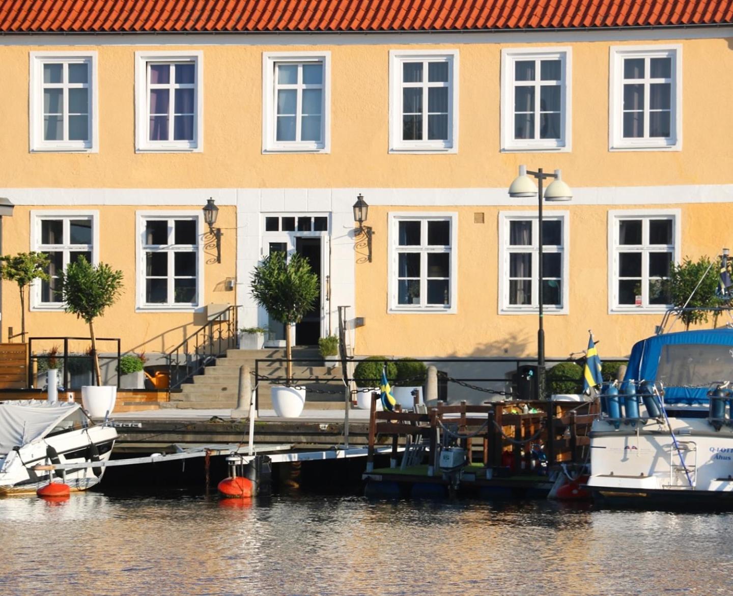 Ahus Gaestgivaregard Exterior foto